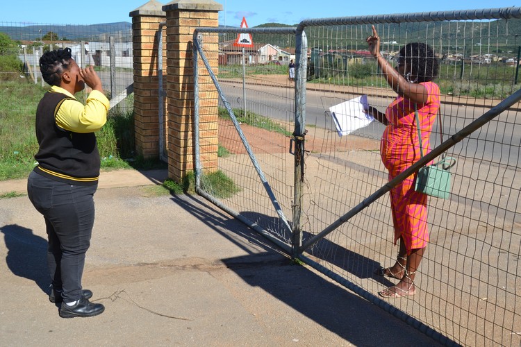 staff-refuse-to-work-at-clinic-after-fence-stolen-groundup